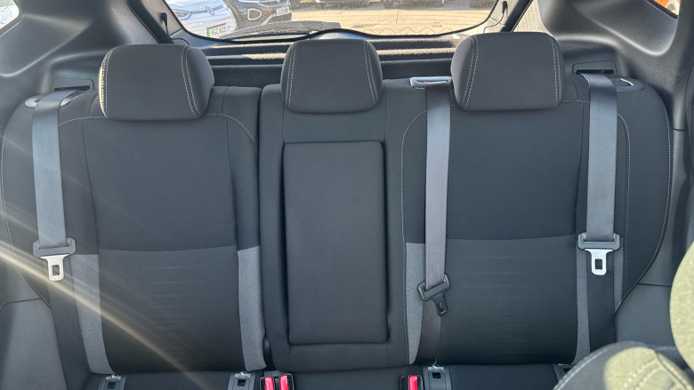 Nissan Qashqai 1.2 DiG-T N-Connecta 5dr Petrol Hatchback